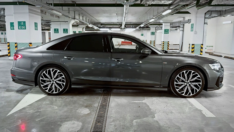 Audi A8 L