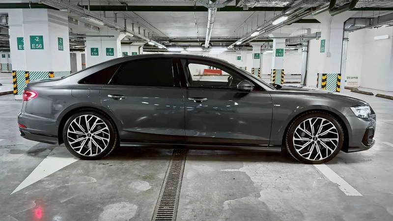 Audi A8 L