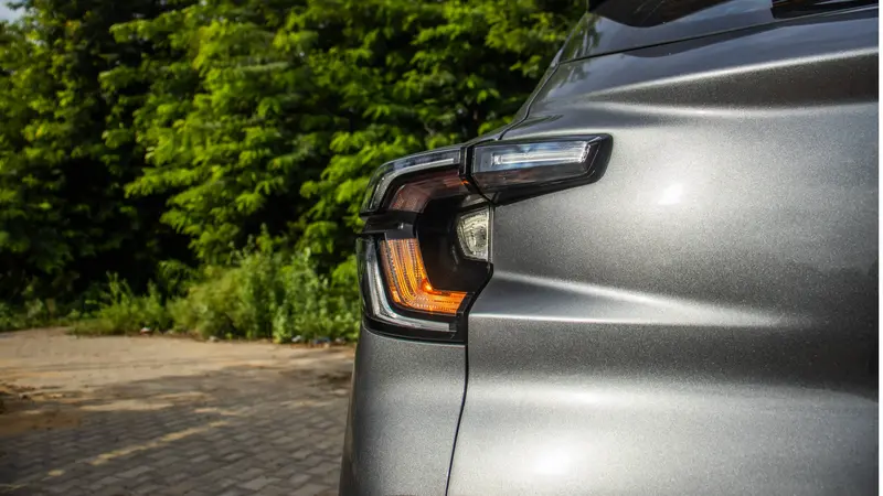 LED tail lamp and rear body detailing