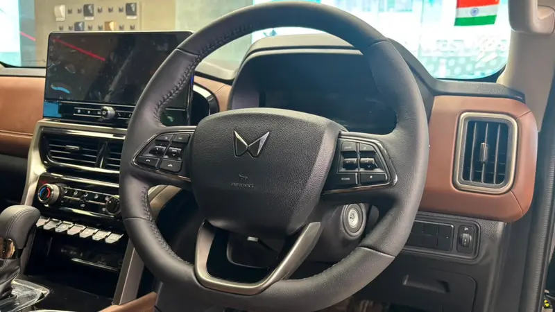 Z8 S dashboard and steering wheel