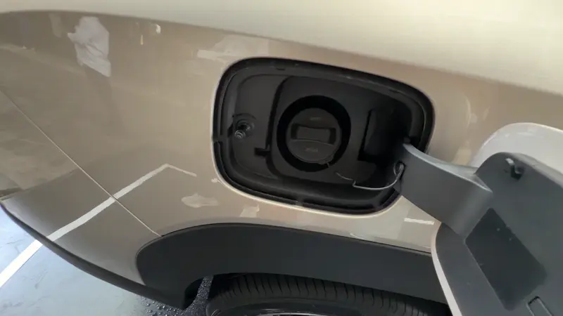 Fuel Lid (Open)