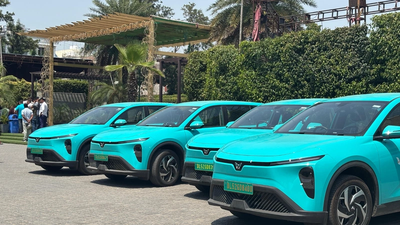VinFast Limo Green