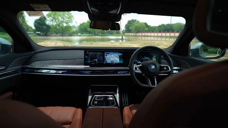 BMW i7