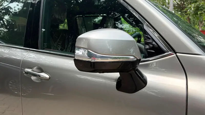 outside rear-view mirror with integrated turn indicator