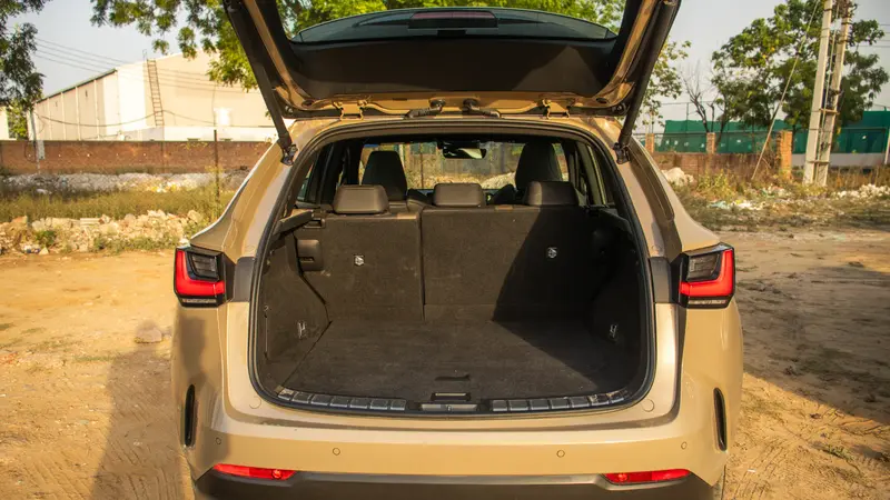 350h AWD Boot space