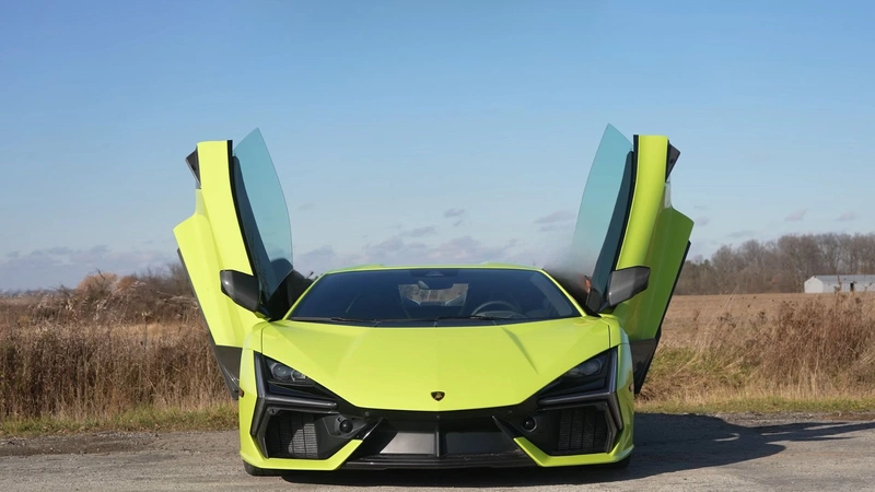 Lamborghini Revuelto