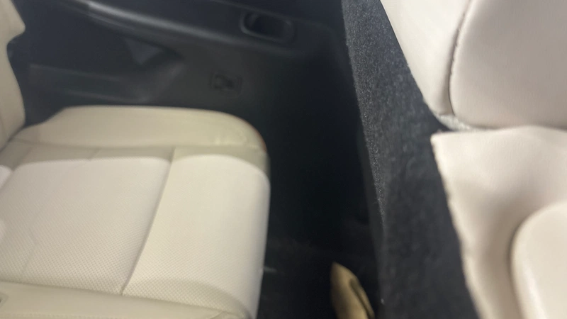 Third row footwell space