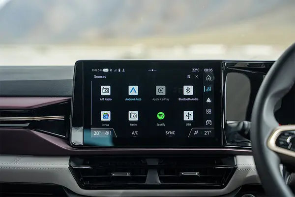 The built-in Google can be loaded with 200+ Android apps alongside maps, voice assistant and RSA support.