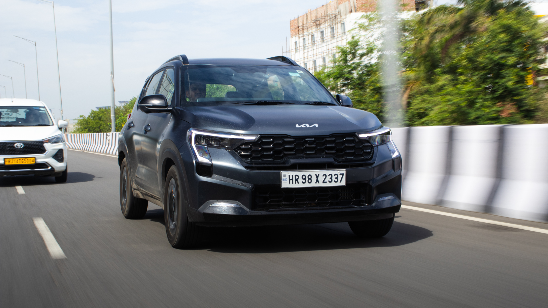 Kia Sonet Front Right Three Quarter View
