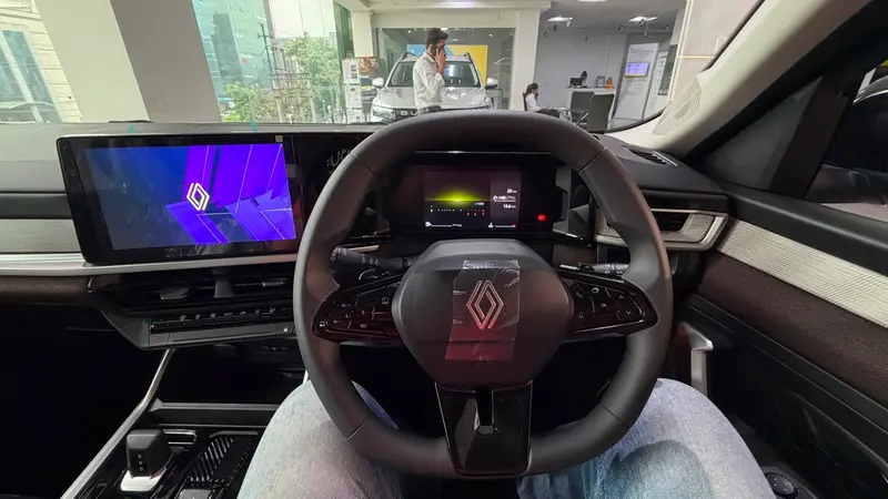 Adventure steering wheel, digital instrument cluster and infotainment display
