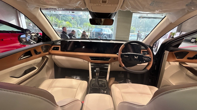 Dashboard with dual panoramic display setup