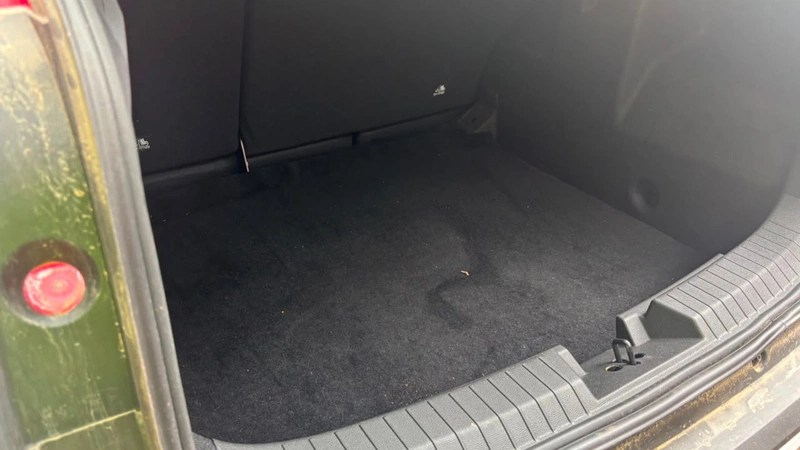 boot with luggage compartment floor