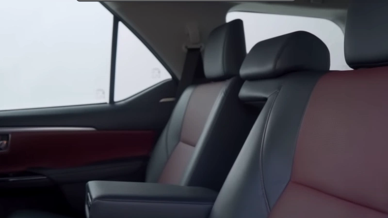 Toyota Fortuner Legender