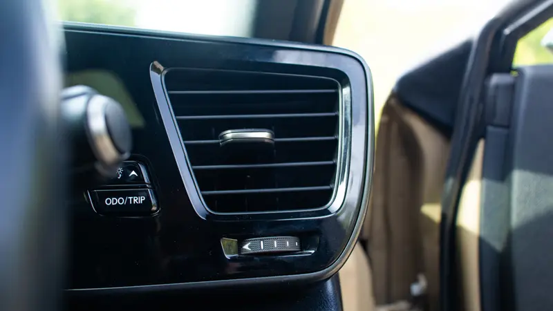 350h AWD Dashboard air vent