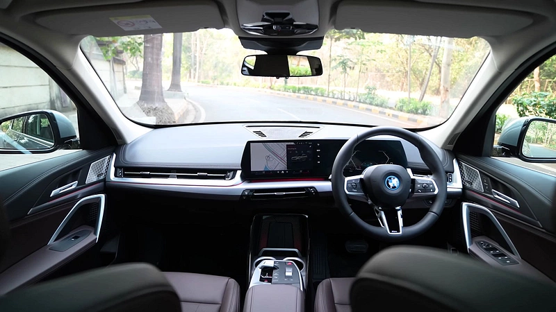 BMW iX1 LWB