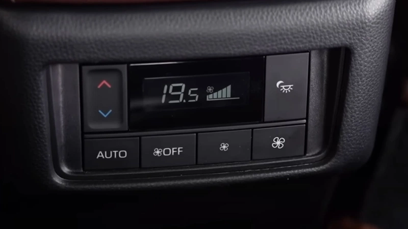 Toyota Innova Hycross