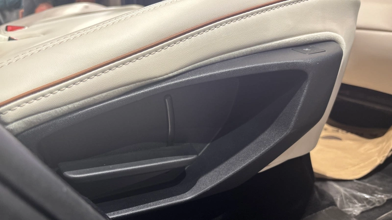 Second row seat recline lever