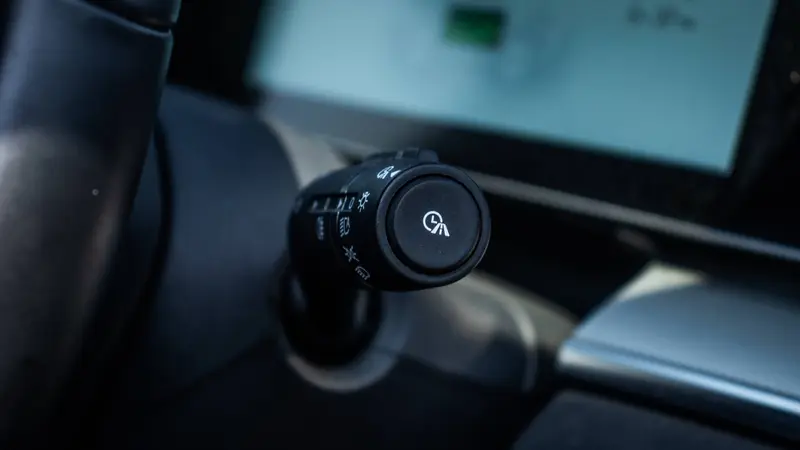 Steering-mounted lighting control stalk