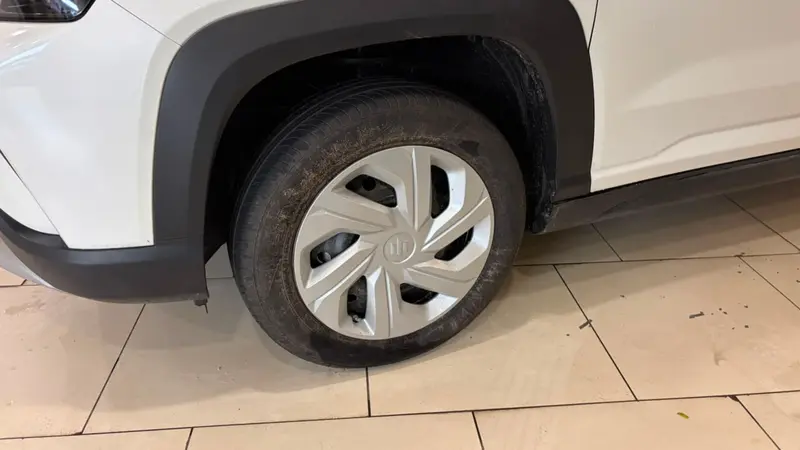 Front wheel and wheel cover