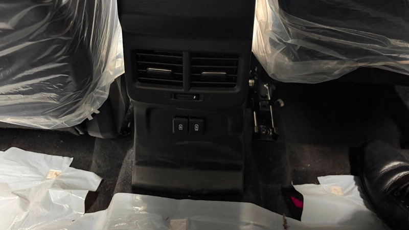 Maruti Suzuki Brezza Rear AC vents and USB charging ports