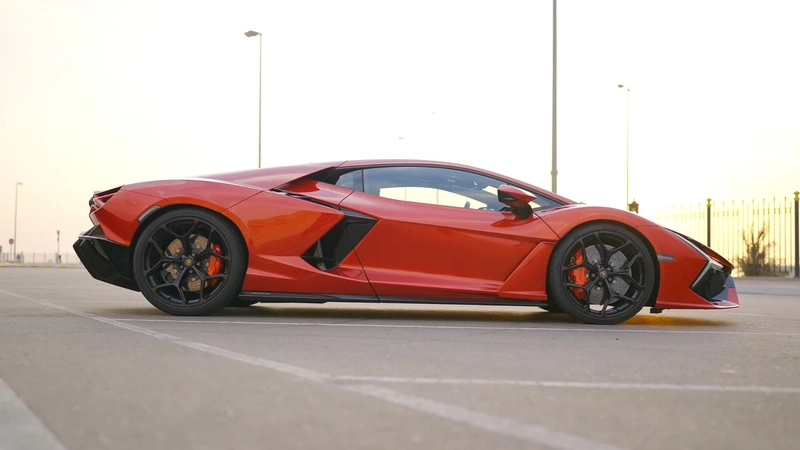 Lamborghini Revuelto