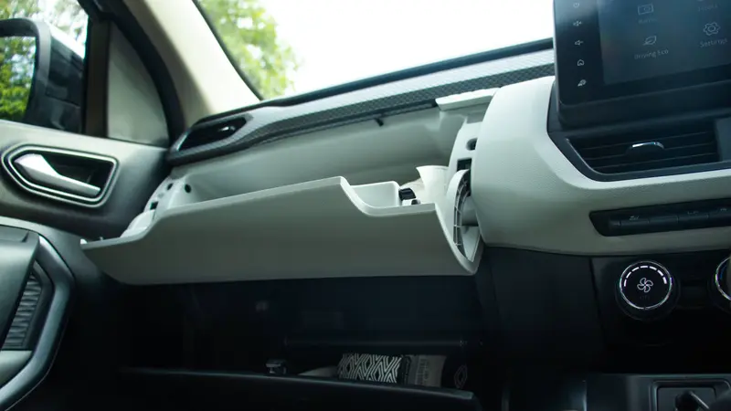 dashboard with upper glove box open