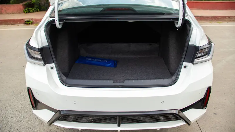 Open boot and rear parking sensors