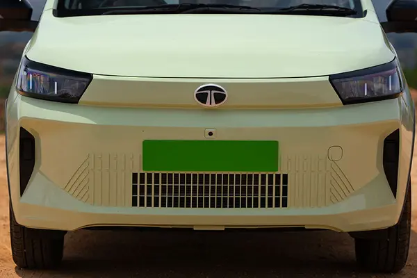 Its 170mm of ground clearance is adequate for urban driving conditions.