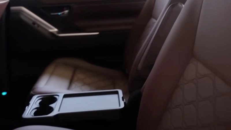 Toyota Innova Hycross