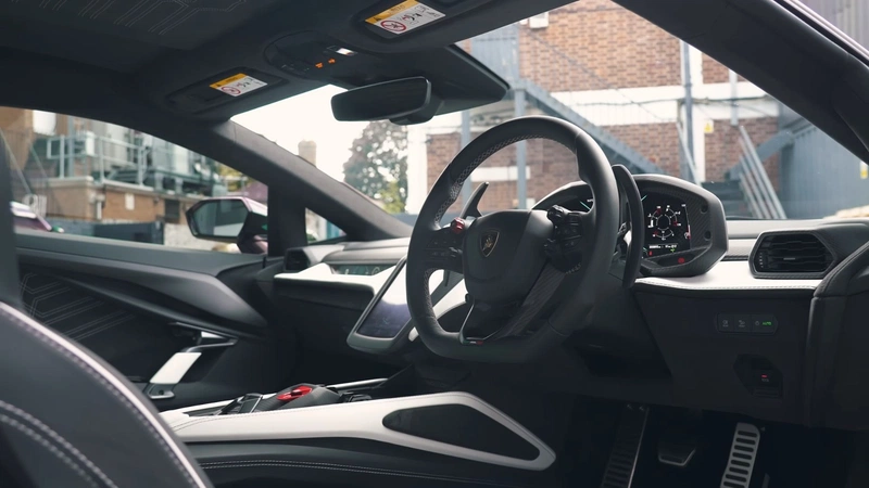 Lamborghini Revuelto