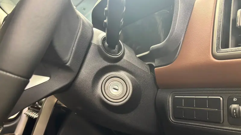 Z8 S ignition keyhole