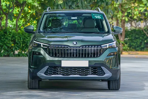 The Kushaq Monte Carlo trim gets special red accents in the grille.