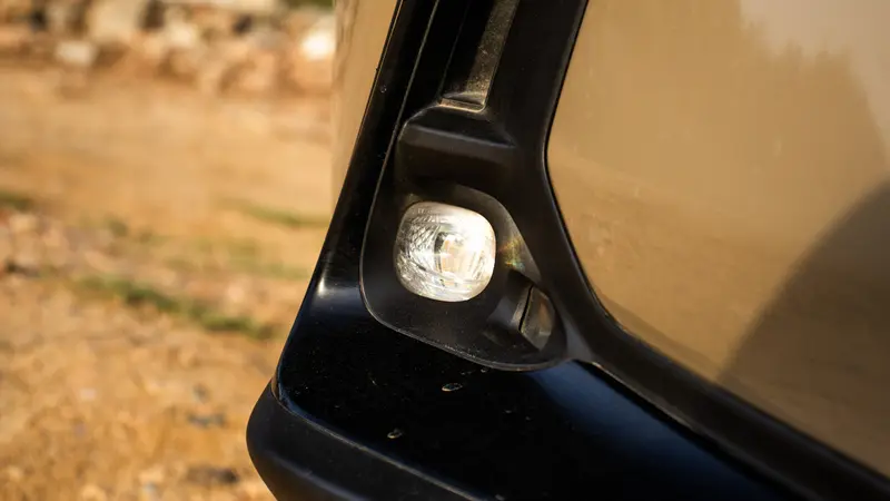 350h AWD front fog lamp close-up