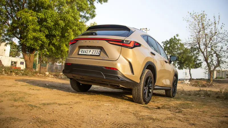 350h AWD rear three-quarter view