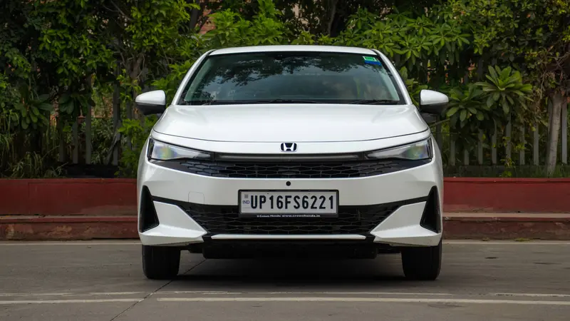 Front view showing the signature Bi-LED lighting, matrix-mesh black painted grille and Aero-Blade front bumper air curtains
