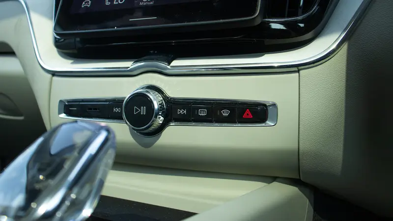 Centre console controls