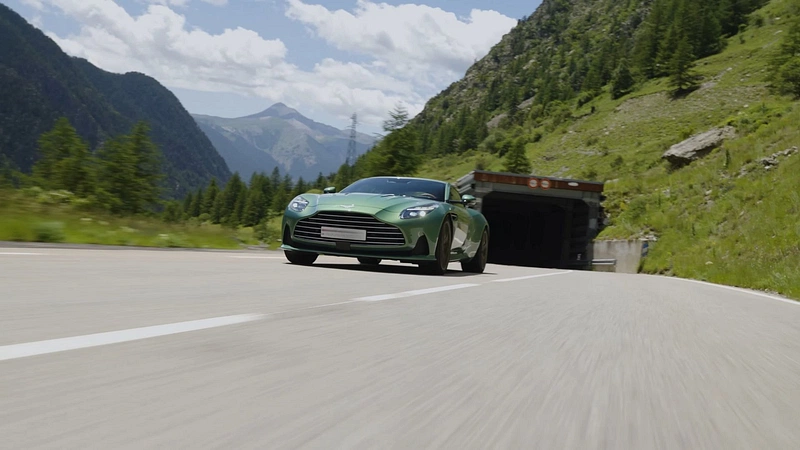 Aston Martin DB12