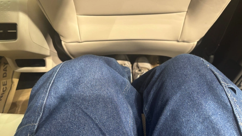 Second row knee room