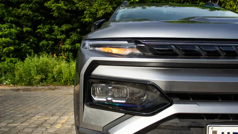 front headlamp and grille detail