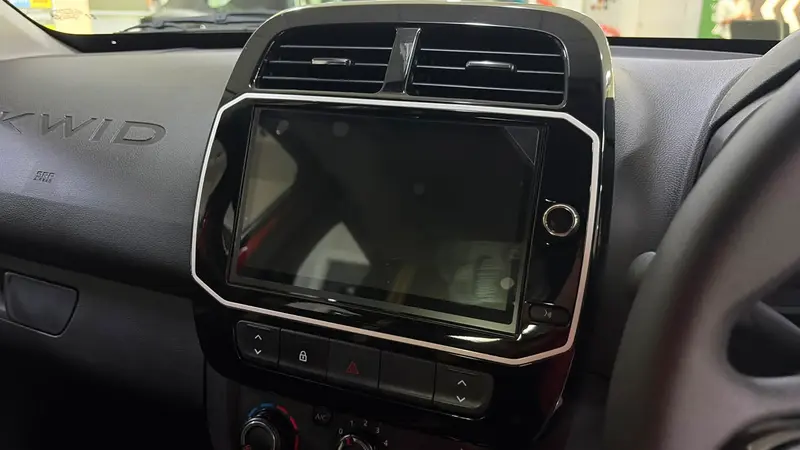 20.32 cm touchscreen mediaNAV with Android Auto & Apple CarPlay