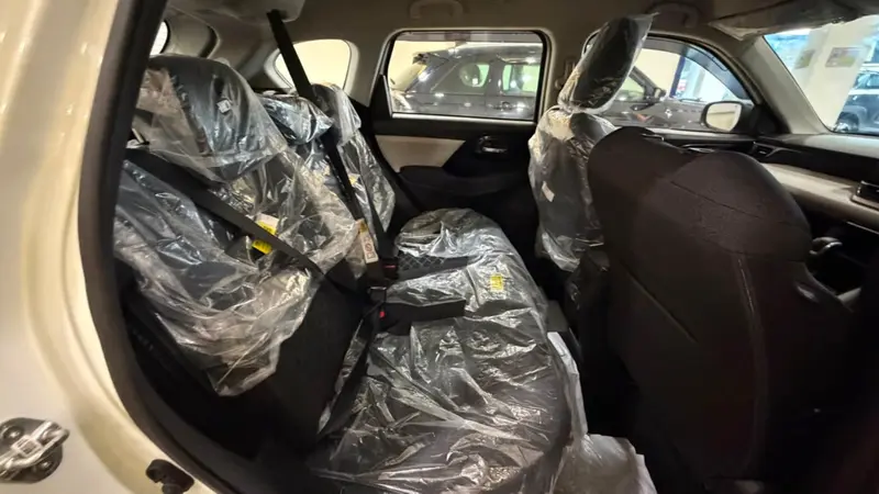 Rear-seat cabin