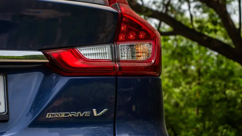 NeoDrive V badge and tail lamp