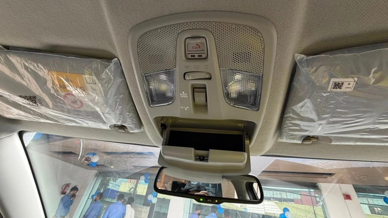 Maruti Suzuki Brezza Roof console with reading lamps and sunroof controls