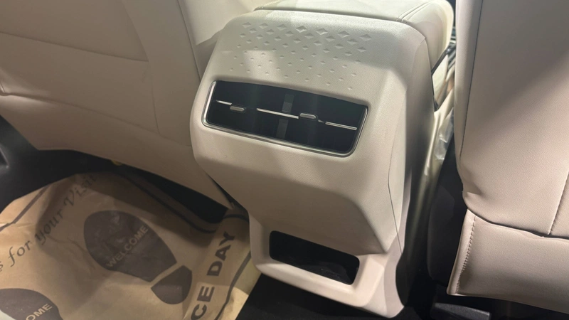 Rear AC vents on centre console