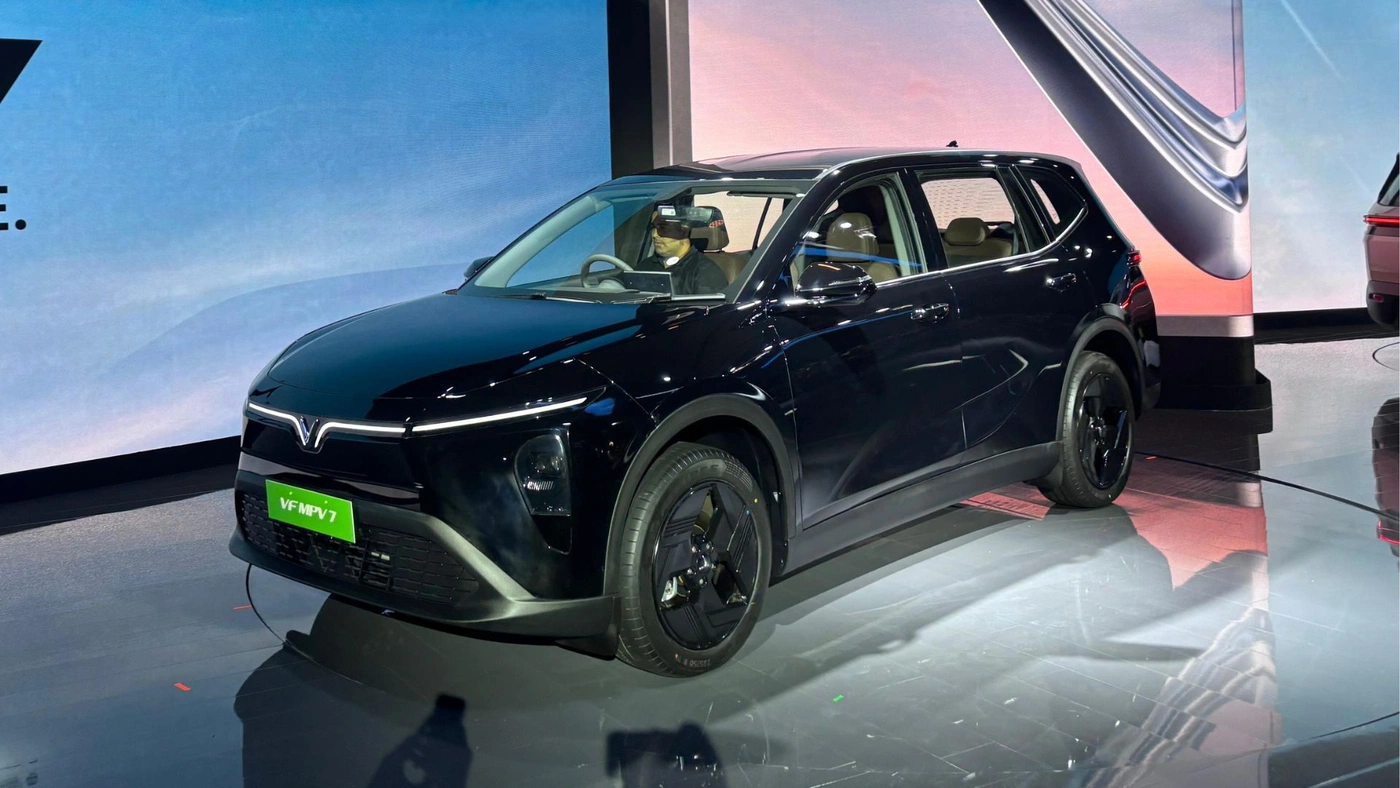 VinFast VF MPV 7 image 1