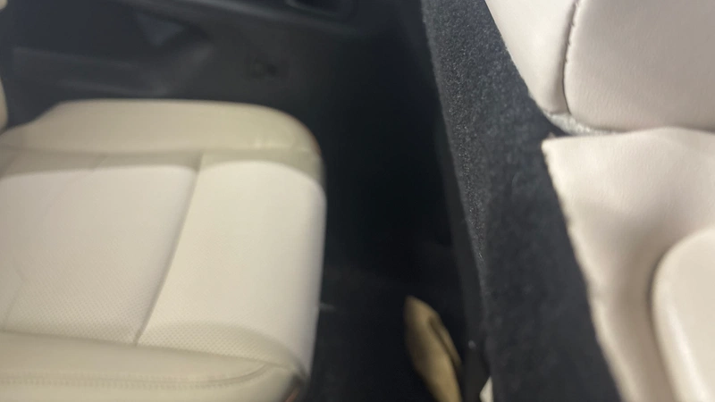 Third row footwell space
