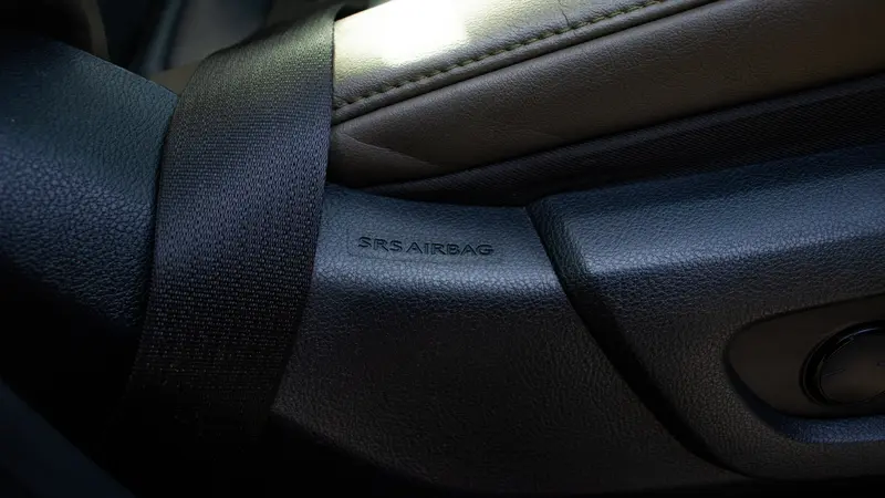 350h AWD SRS airbag detail