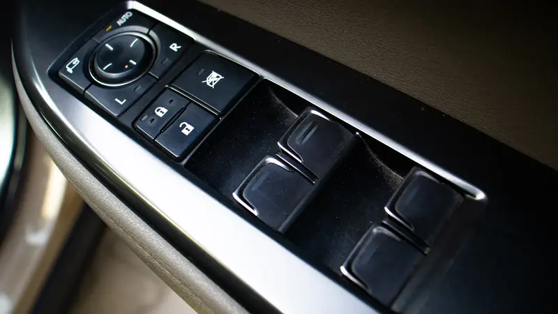 350h AWD Driver door controls