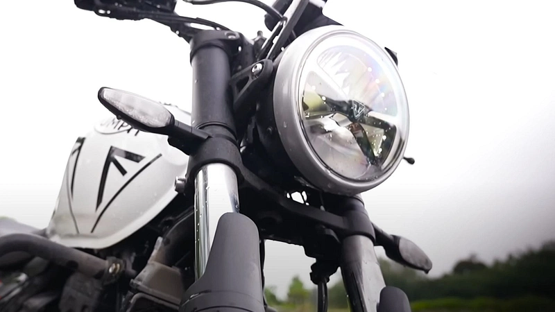 Triumph Speed T4