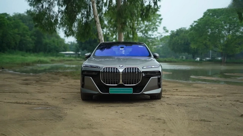 BMW i7